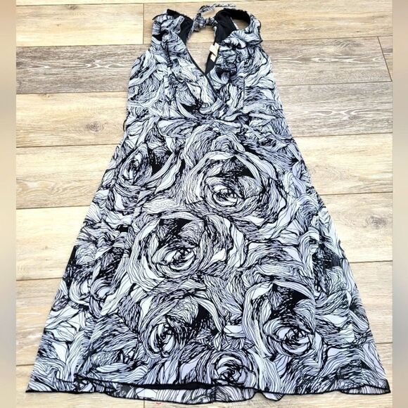 Jonathan Martin chic Black/White Floral Print Dress v neckline and back, size 8 - Picture 1 of 12